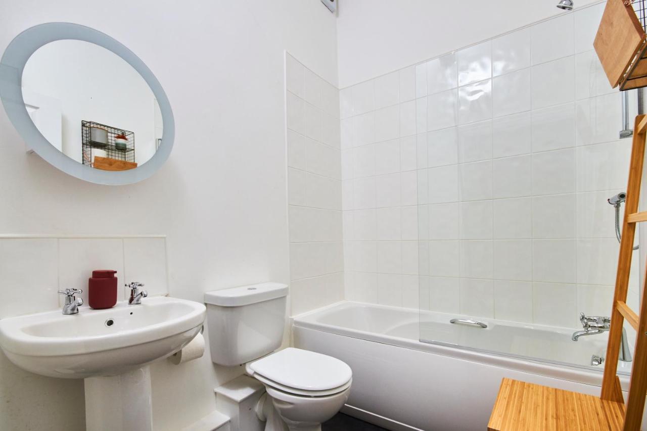 Lovely Abode In Newcastle - Sleeps 4 - Ground Floor Экстерьер фото